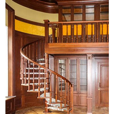 Винтовая лестница из массива дуба ЛМ 39