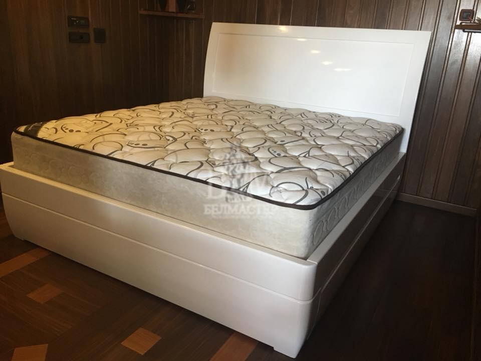 Белая глянцевая кровать КРМ 13