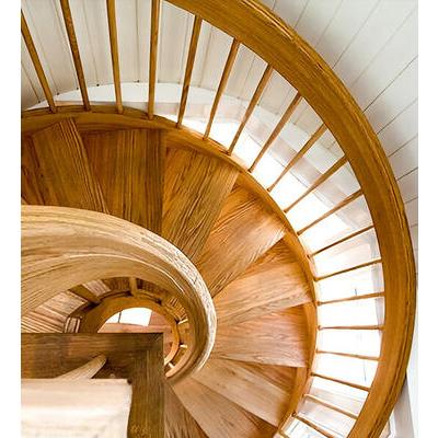 Винтовая лестница с перилами из дуба ЛМ 43