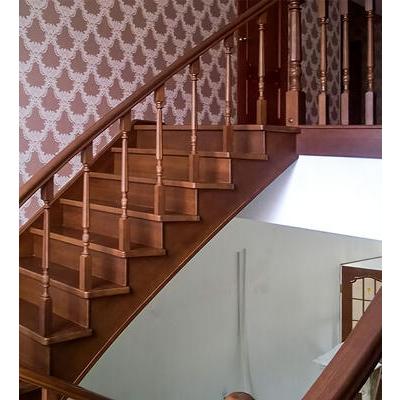 Циркульная лестница из дуба с площадкой ЛМ 01