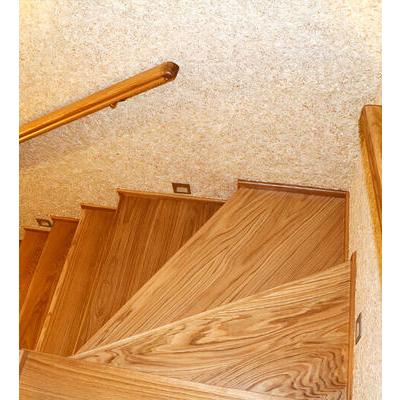 Лестница из ясеня с подиумом ЛМ 21