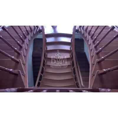 Циркульная лестница с площадкой ЛМ 01