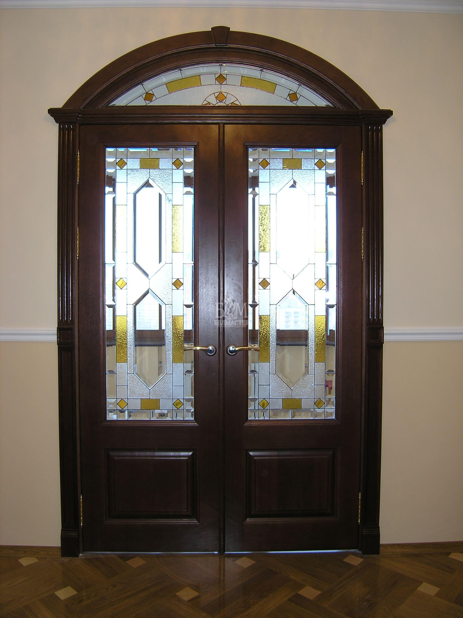 Дверь из массива дерева со стеклом ДМ 39